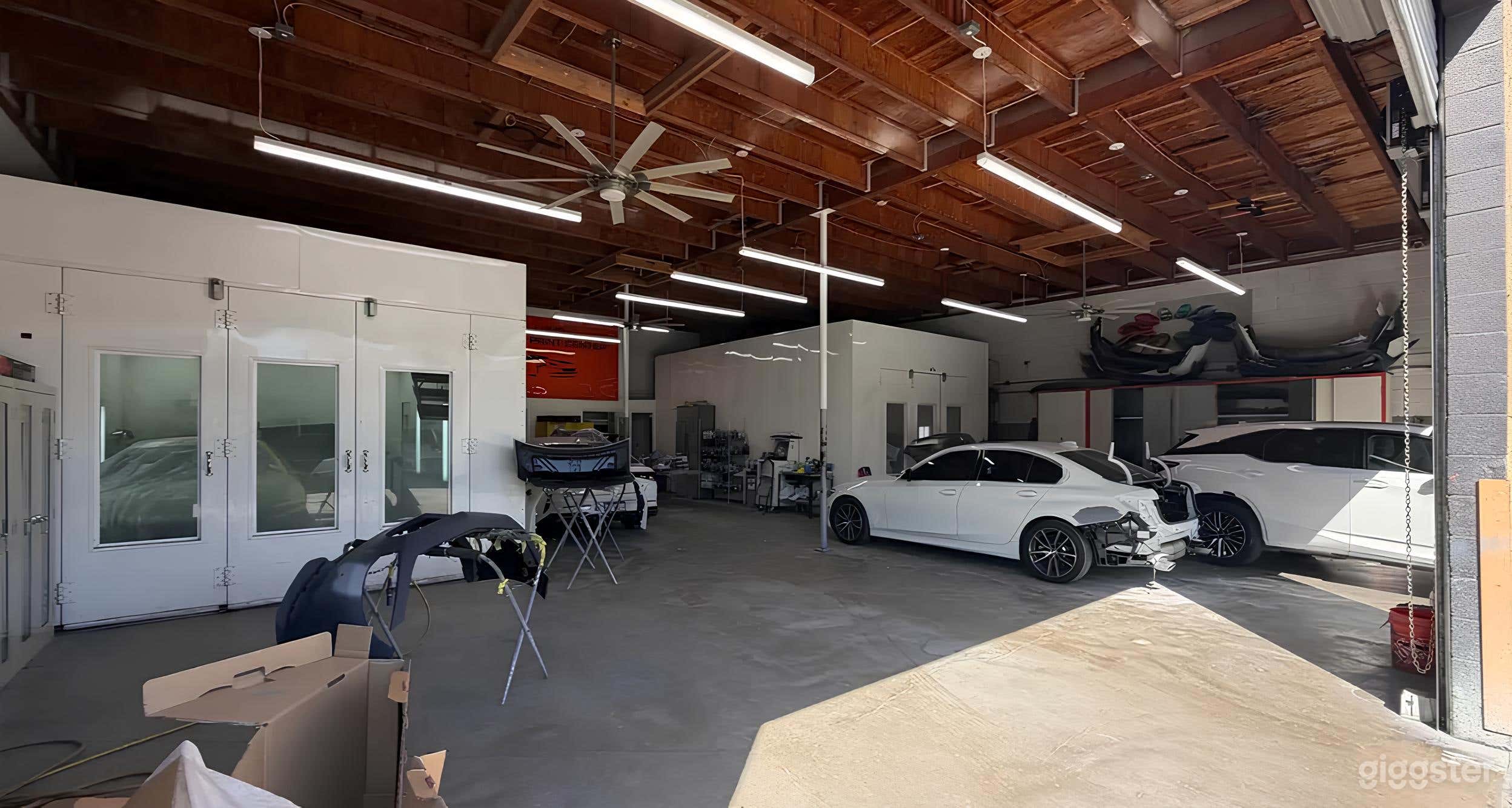High-end Showroom and car wash Photo 4