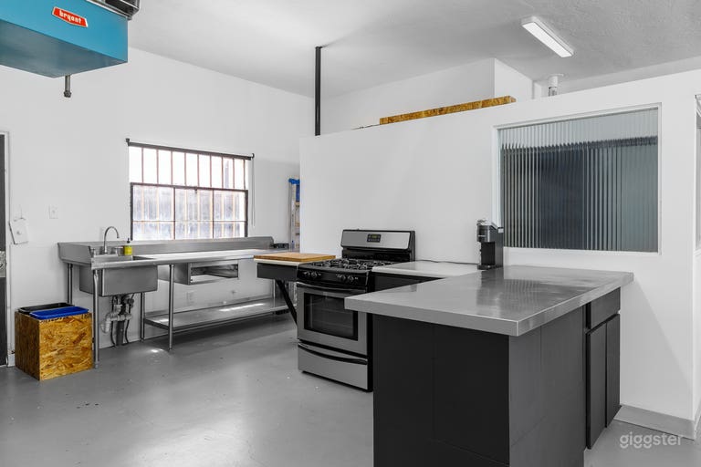  Nob Hill Studio with Natural Light and White CYC 