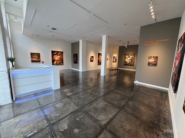  FERRARA SHOWMAN GALLERY 