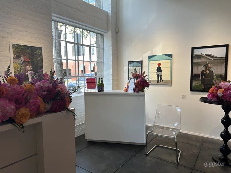  FERRARA SHOWMAN GALLERY 