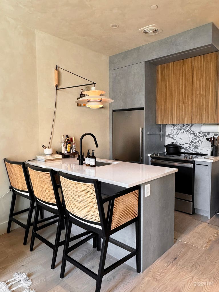  Lincoln Apartment: Cosy Mid Century Modern Apartment Home 