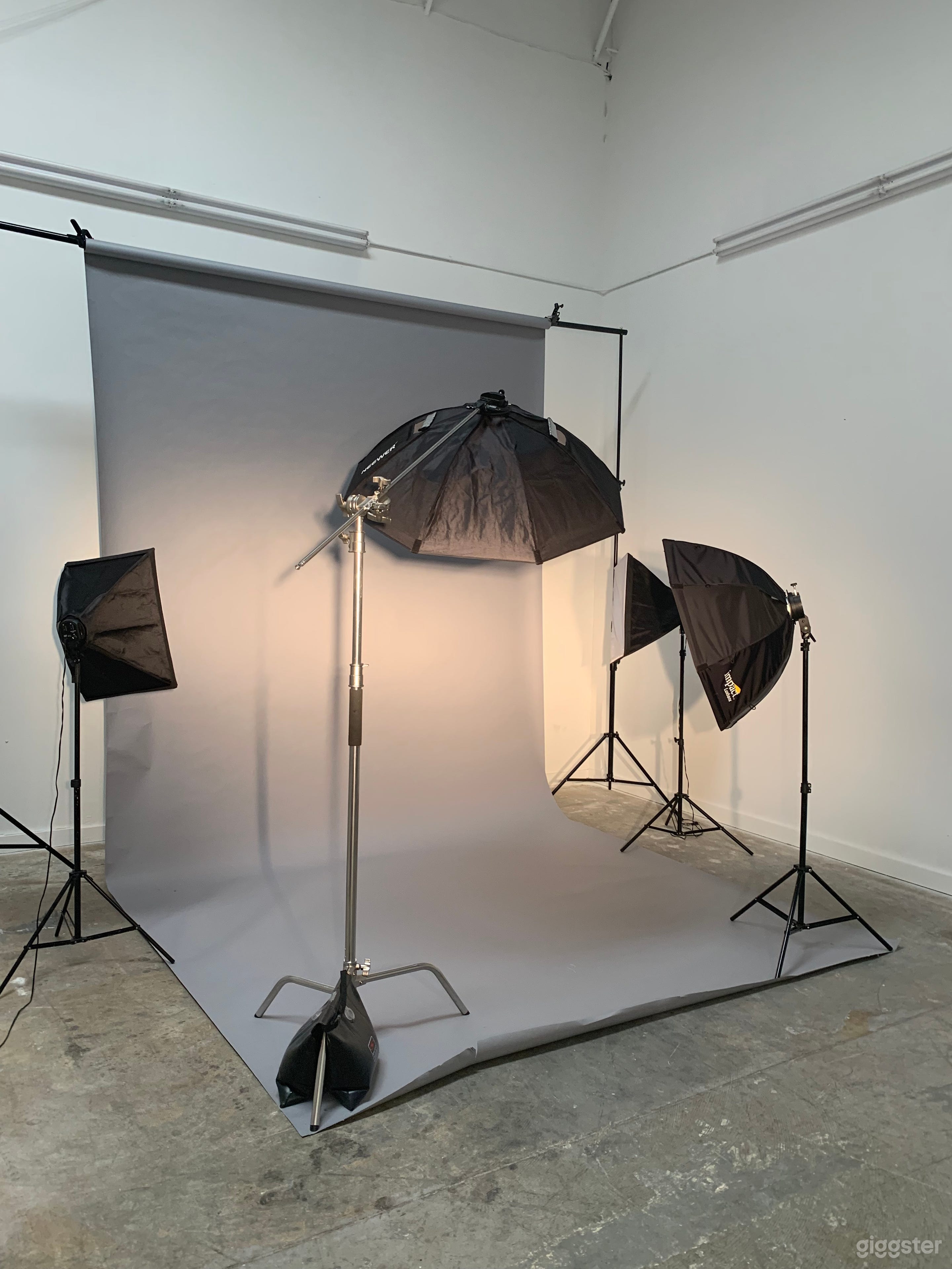 Quiet Office and Photo/Video Studio Photo 3