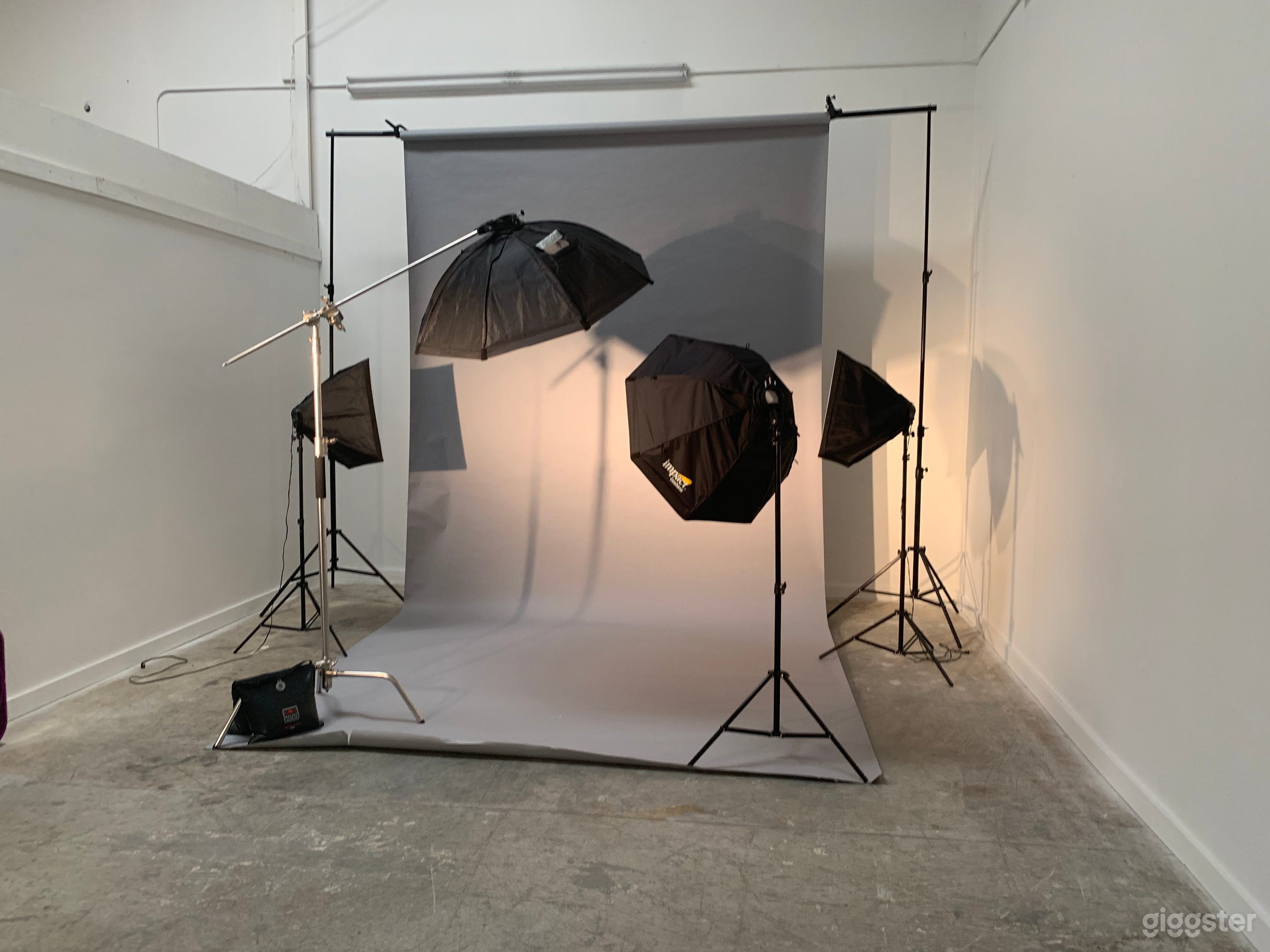 Quiet Office and Photo/Video Studio Photo 4