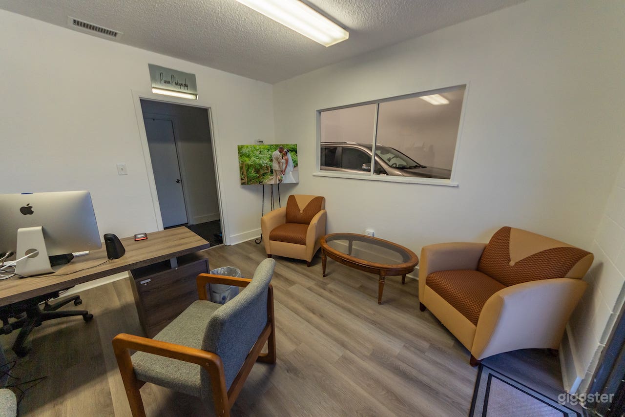 Quiet Office and Photo/Video Studio Photo 1