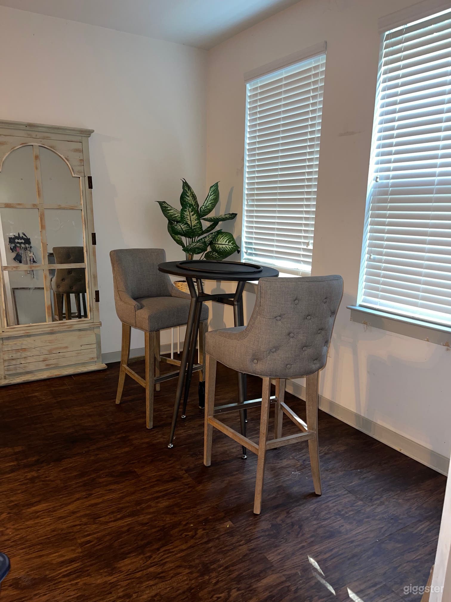 Room available for Home Products photo shoot or Interior decorators building portfolio