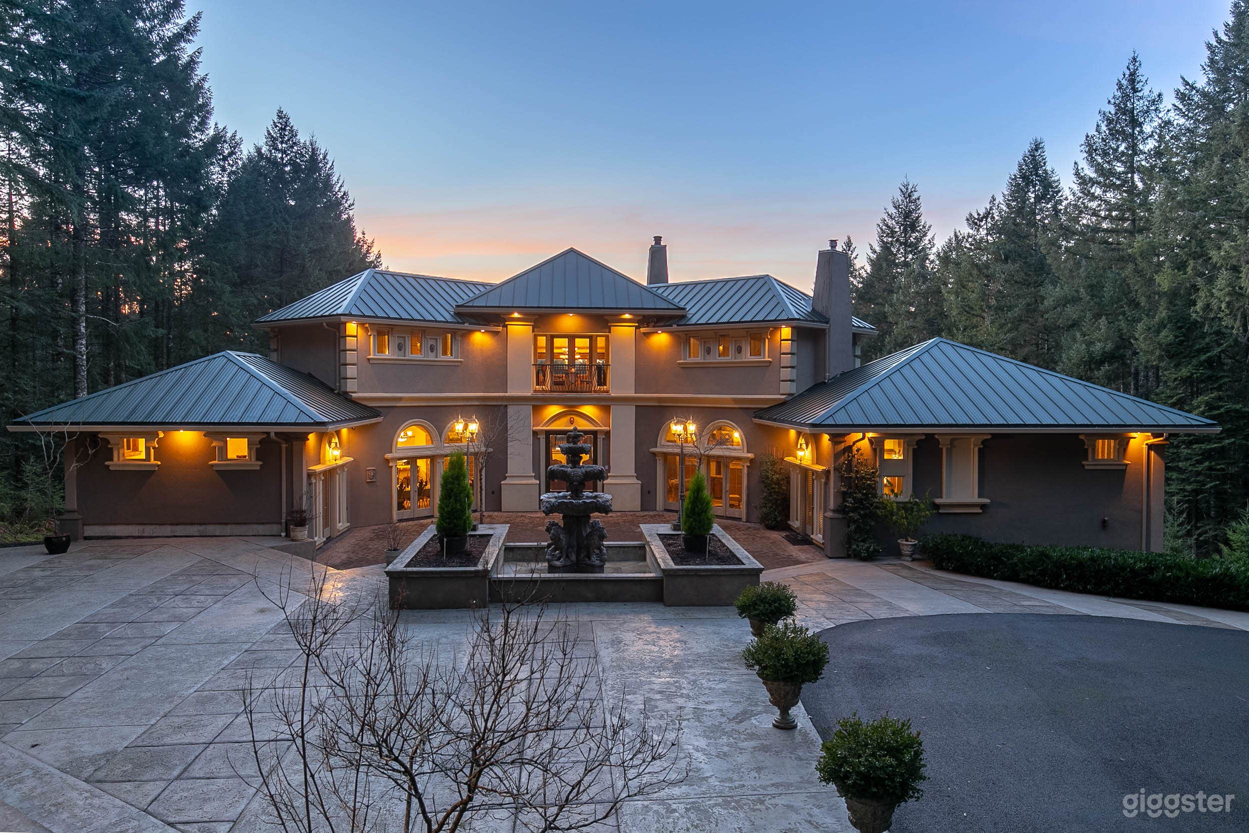 Front courtyard with fountain
