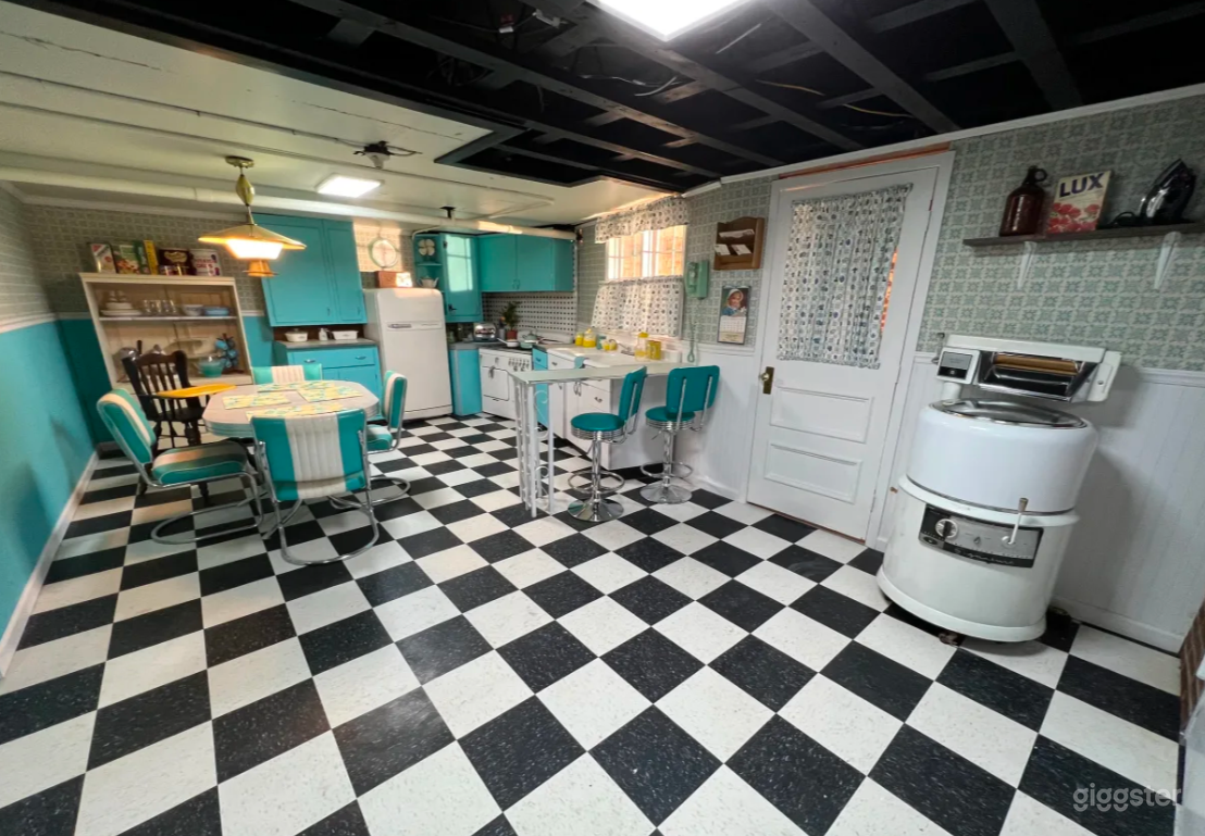 1950's Kitchen (Production Studio) Photo 3