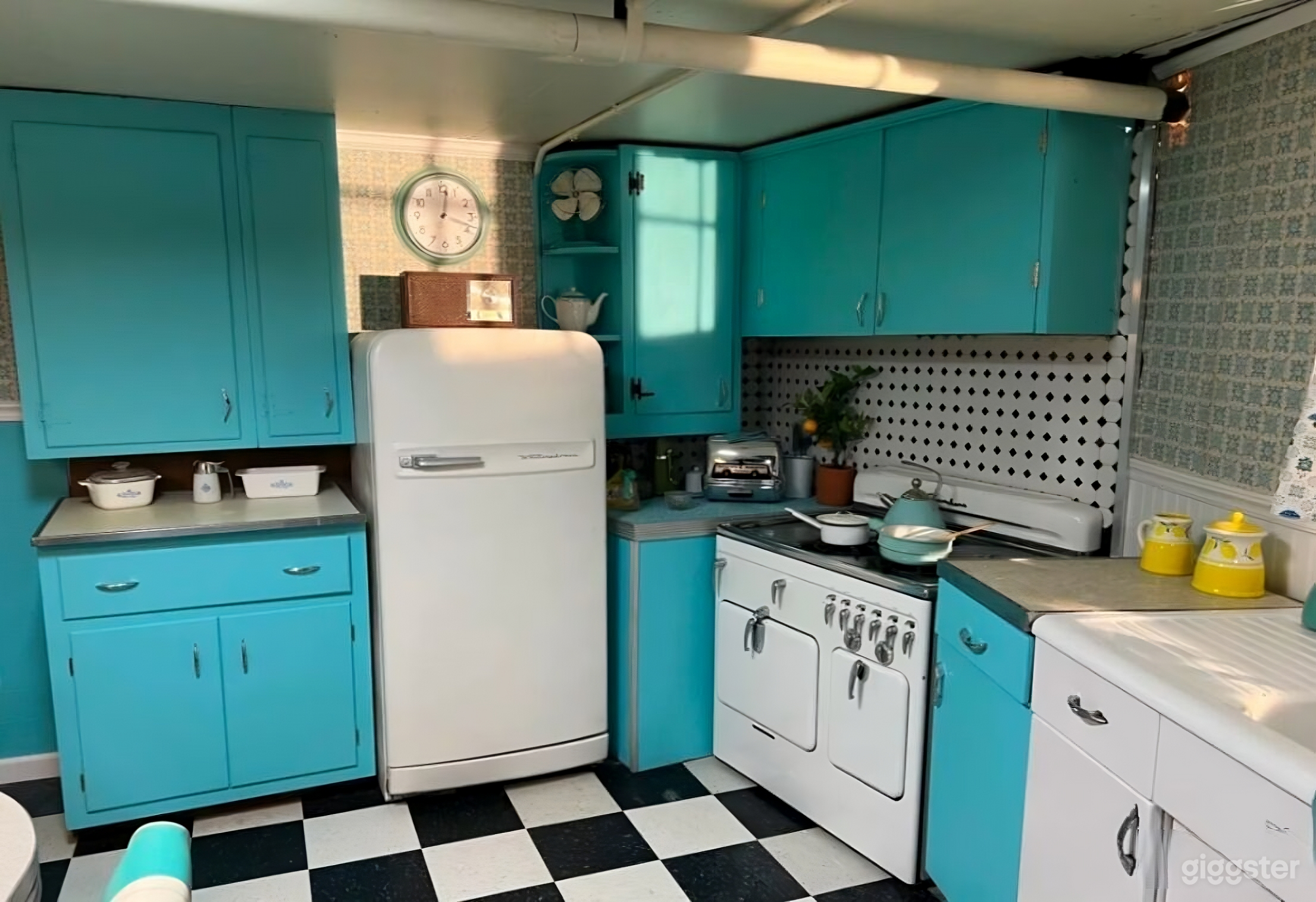 1950's Kitchen (Production Studio) Photo 3