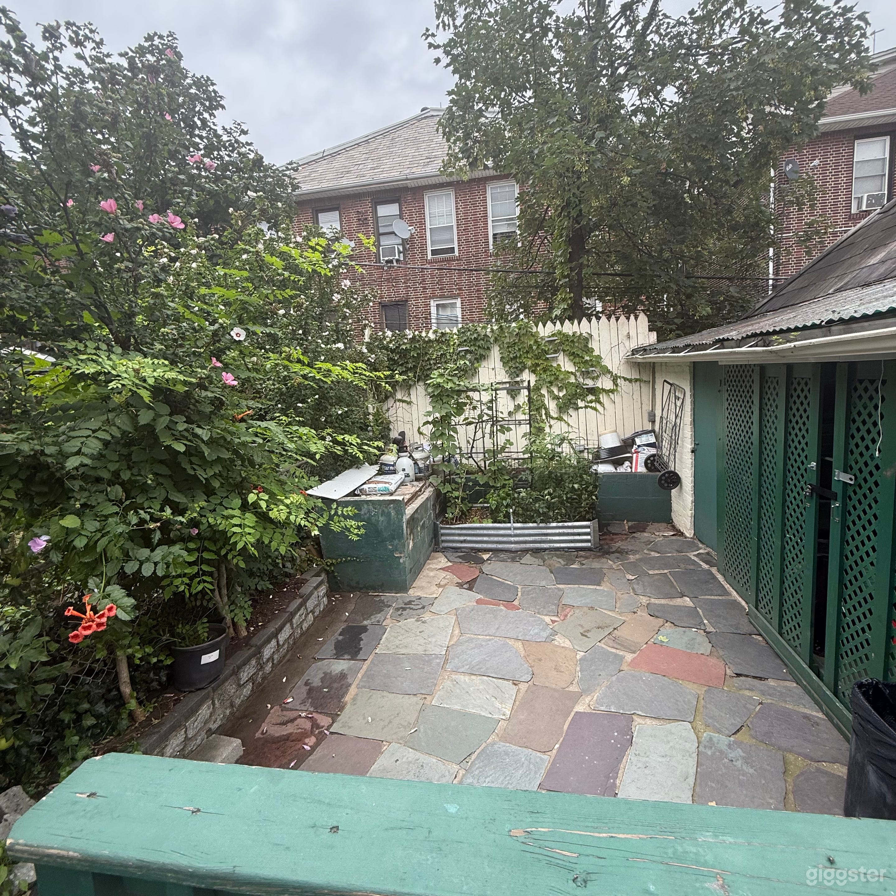 Charming Garden & Deck | Historic Jackson Heights Photo 3