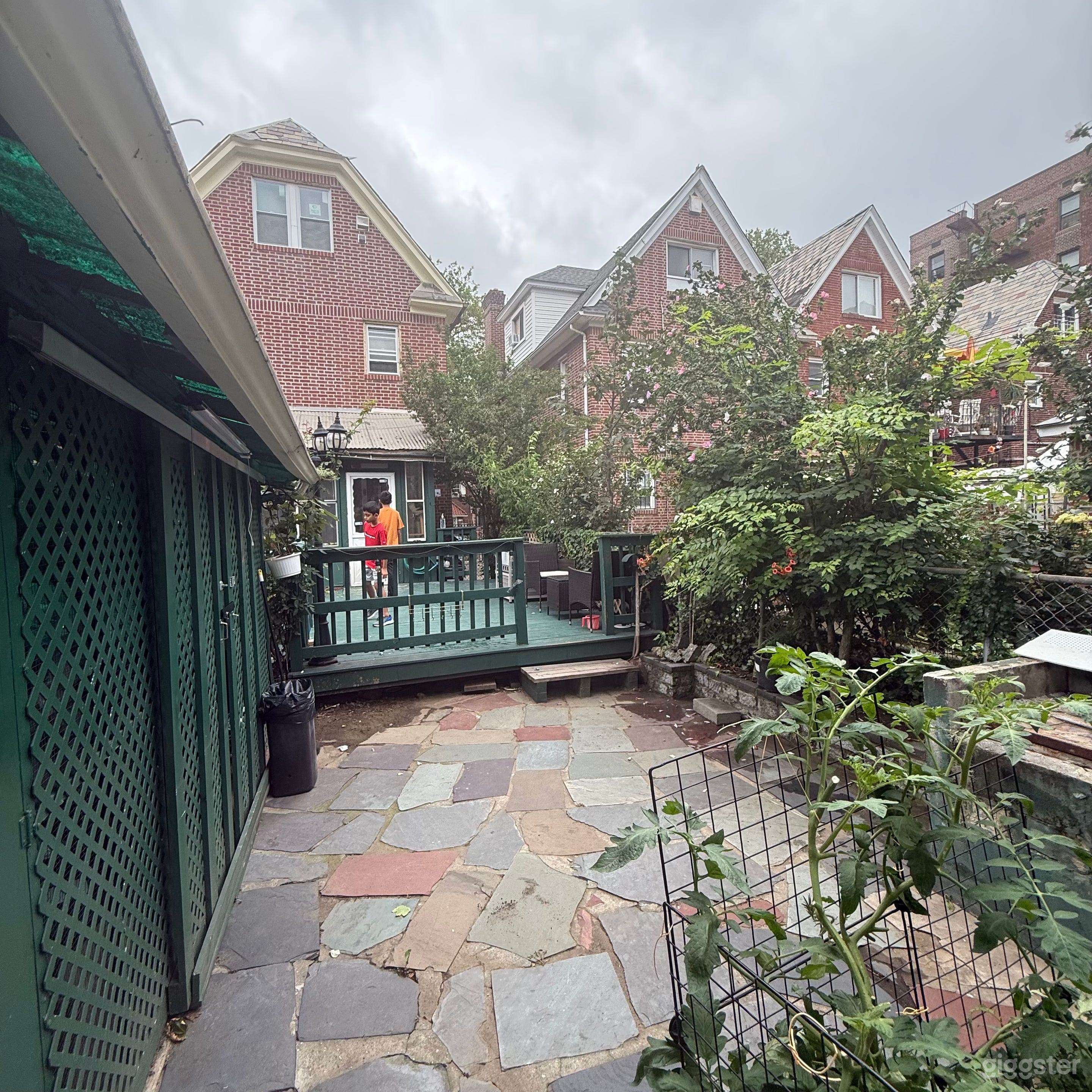 Charming Garden & Deck | Historic Jackson Heights Photo 4