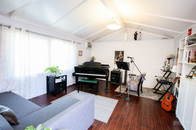  Writer Suite/Green Room/Creative Practice Space 