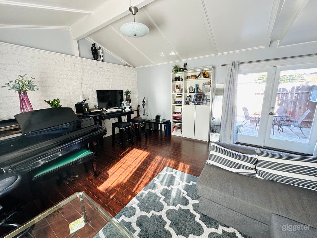 Writer Suite/Green Room/Creative Practice Space Photo 4