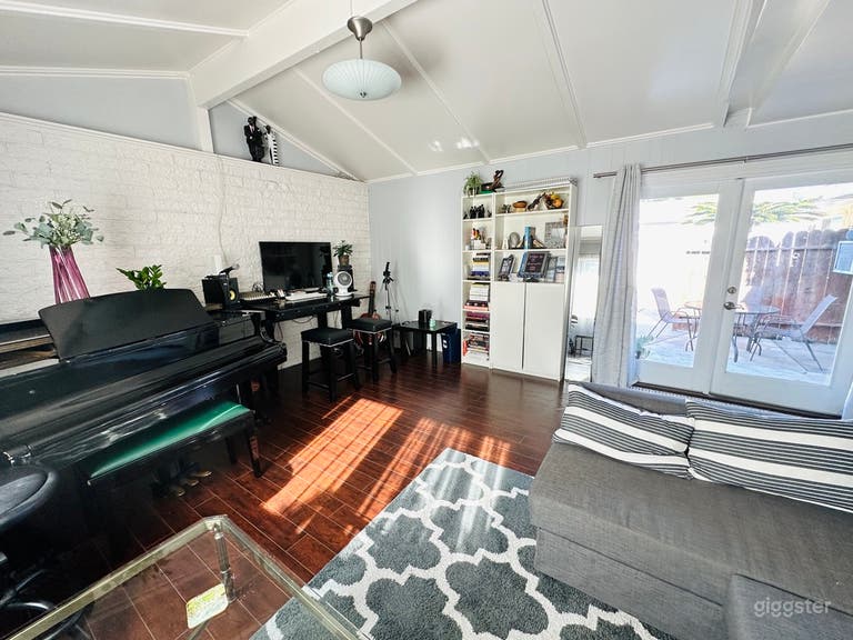  Writer Suite/Green Room/Creative Practice Space 