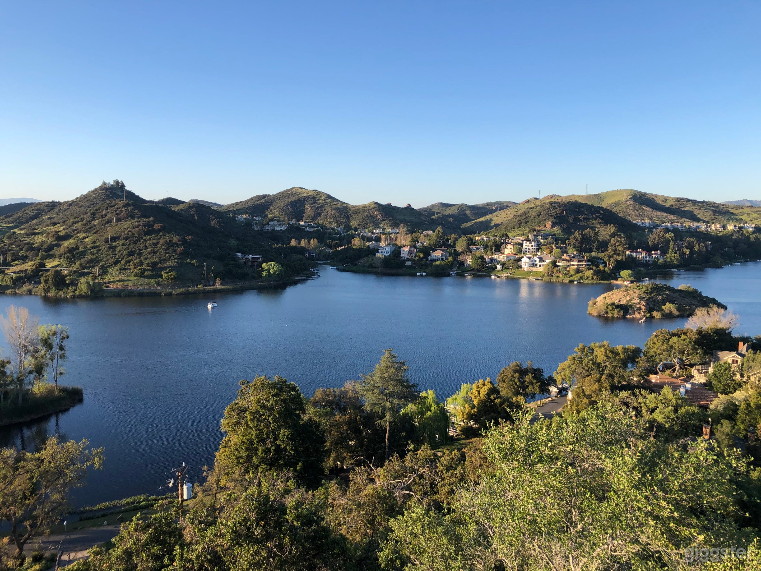 VIEWS! Loft Living @ Lake Sherwood secluded home  Photo 2