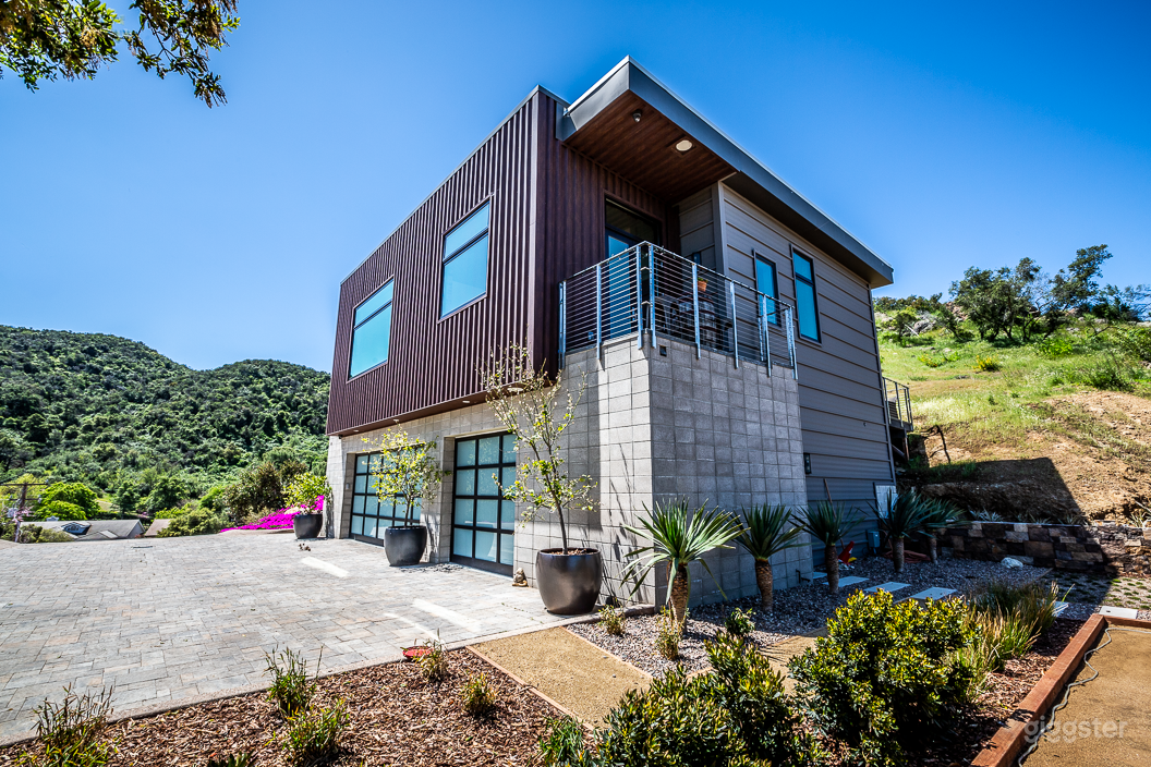 VIEWS! Loft Living @ Lake Sherwood secluded home  Photo 1