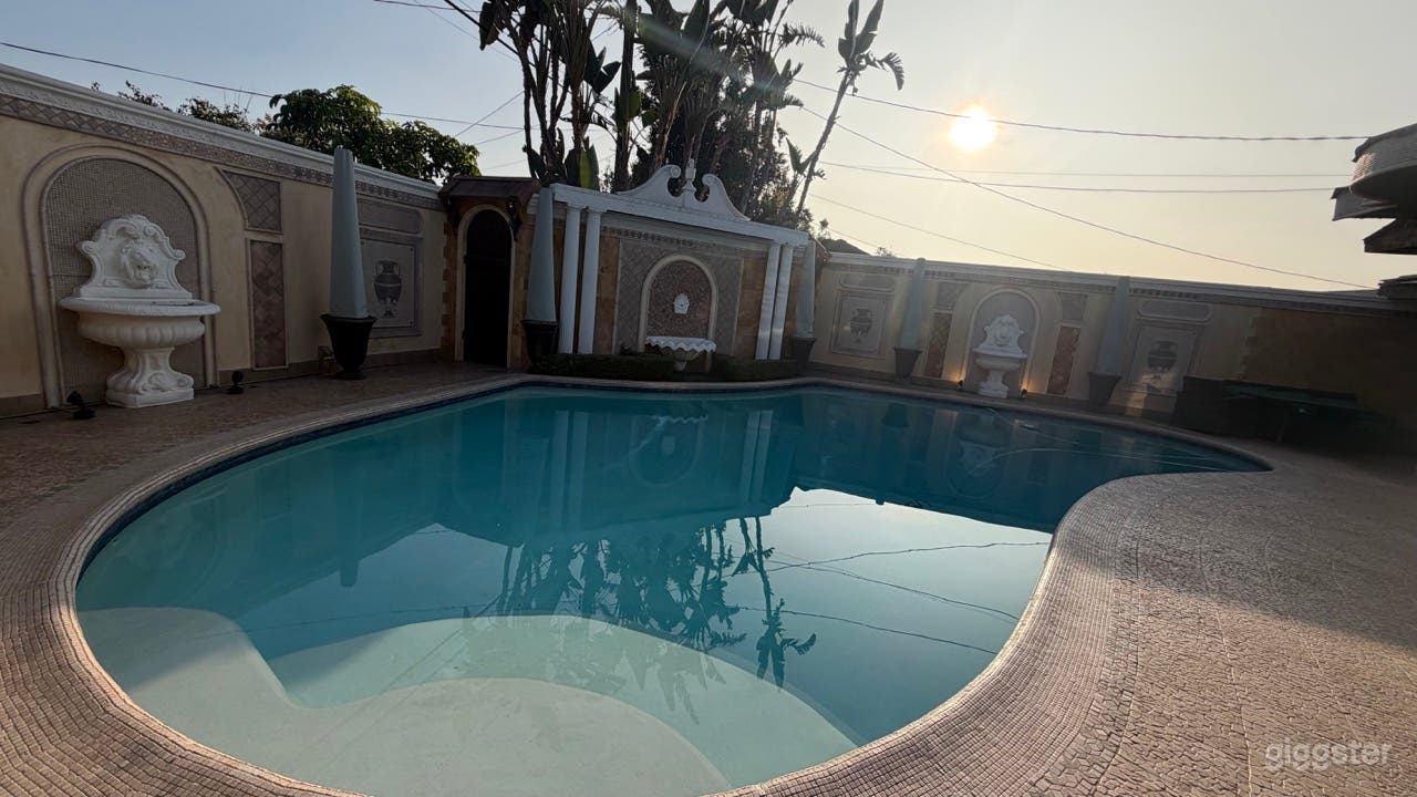 THE STATEMENT HOUSE Photo 3