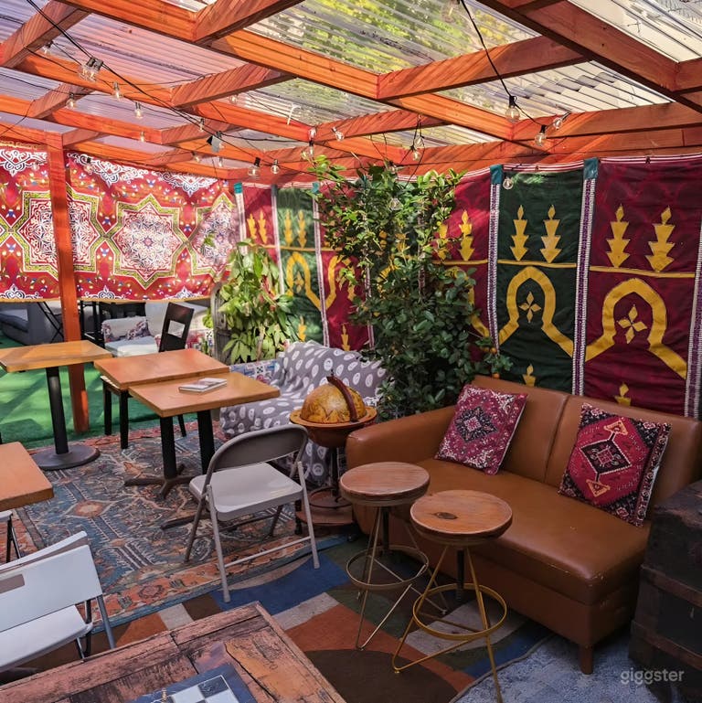  Cozy Outdoor Lounge – Perfect for Gatherings & Hookah 