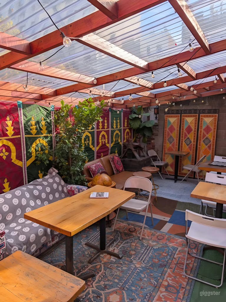  Cozy Outdoor Lounge – Perfect for Gatherings & Hookah 
