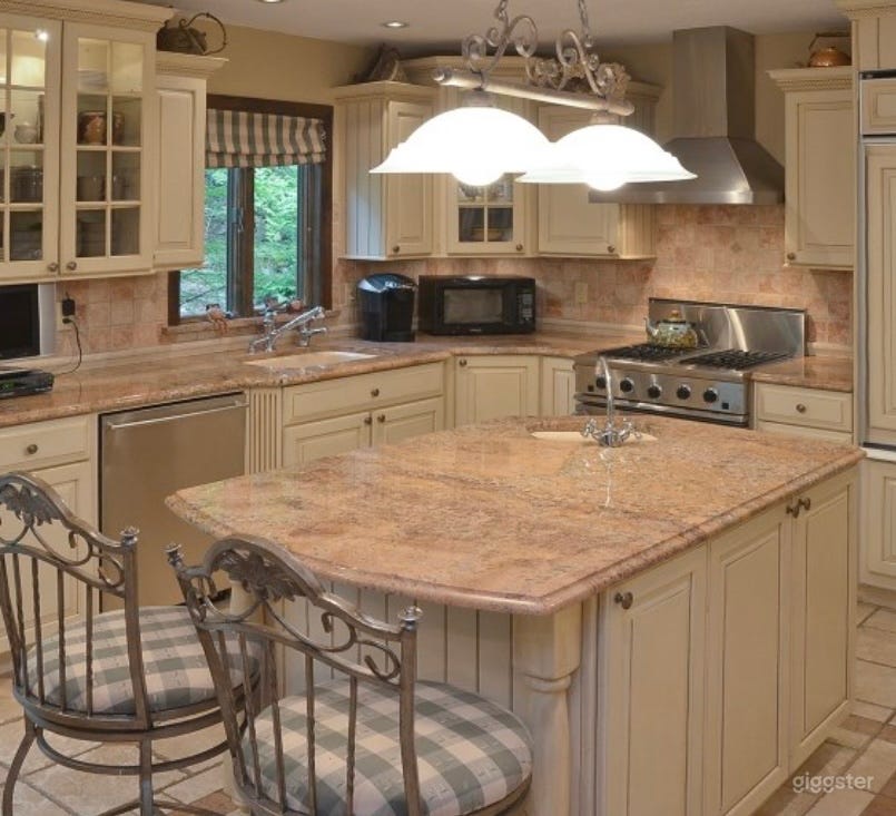 Large open space and bright home Photo 4