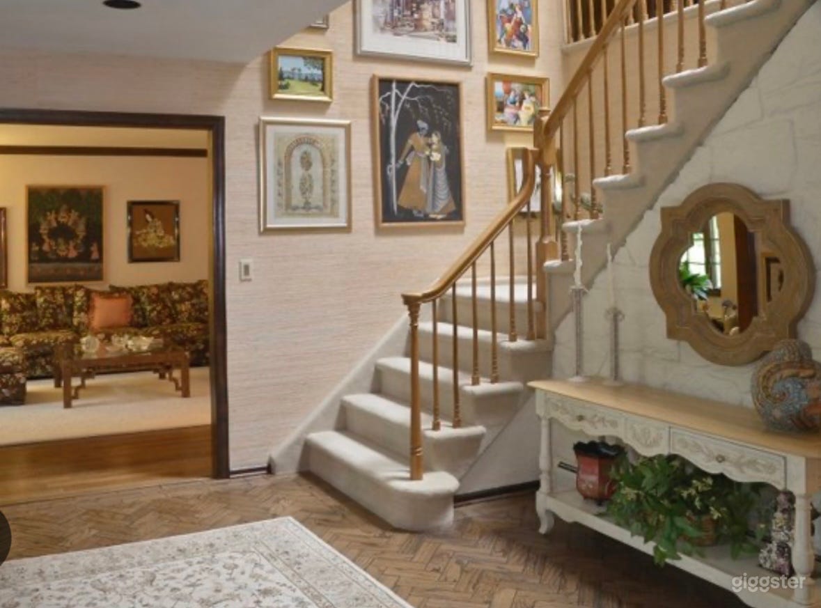 Large open space and bright home Photo 2