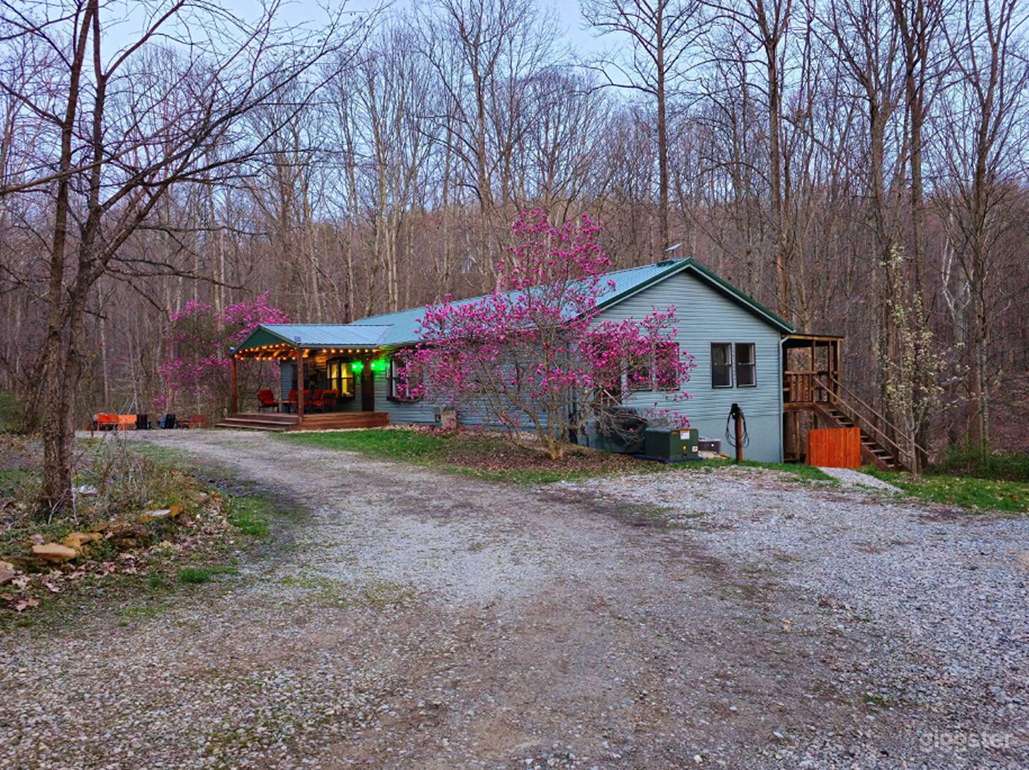 Hocking Hills Nature Retreat | Art+Sauna+EV Photo 3