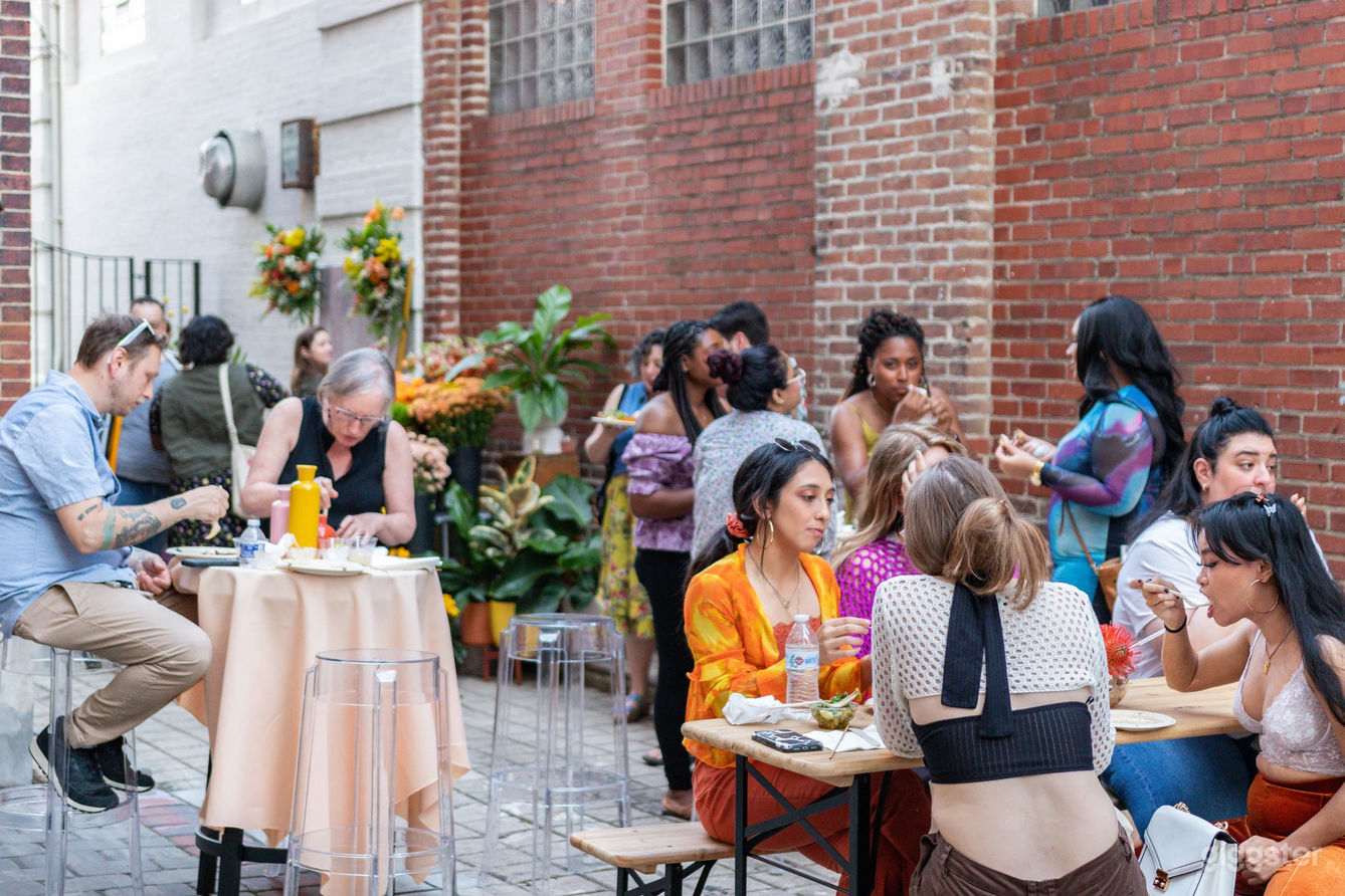 Outdoor Courtyard and Urban Oasis in Germantown Photo 3