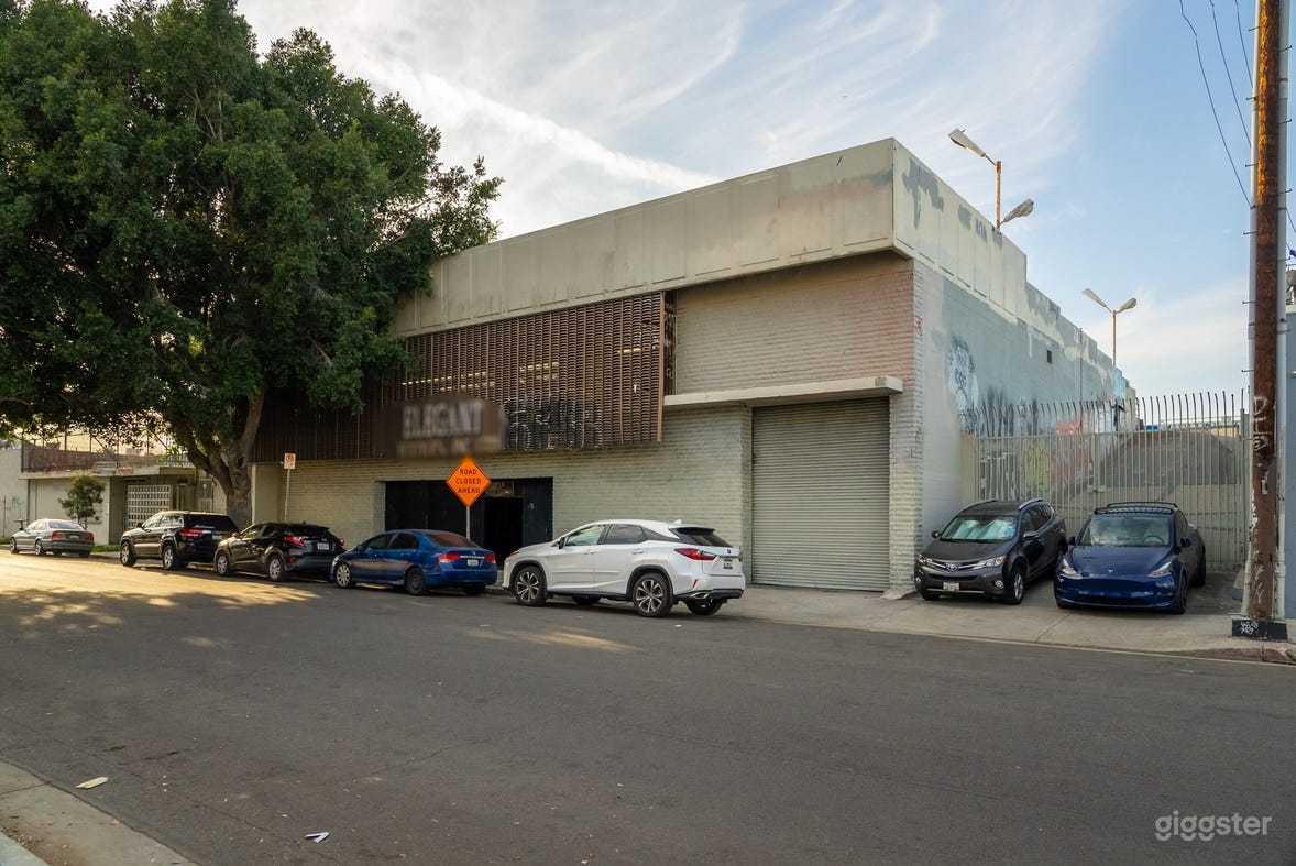 Spacious Rooftop Overlooking LA Photo 2