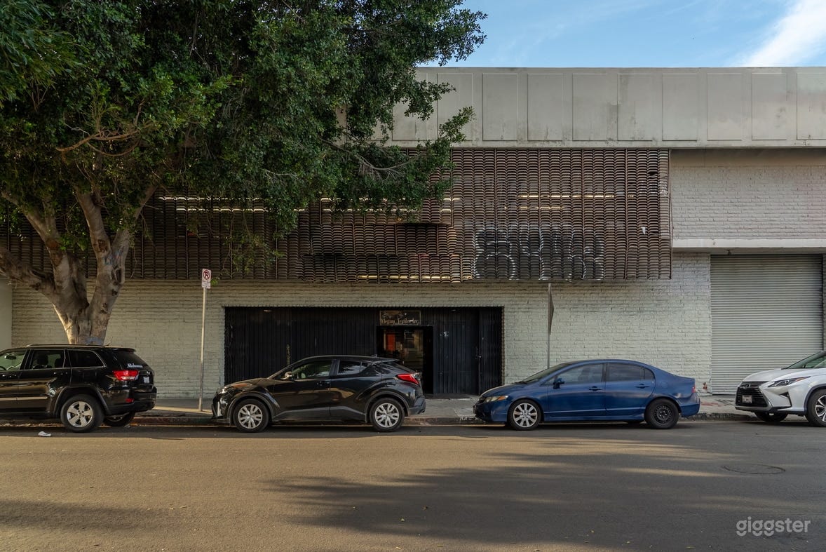 Spacious Rooftop Overlooking LA Photo 3