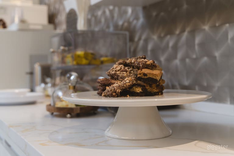  Open Desk Meeting Room 