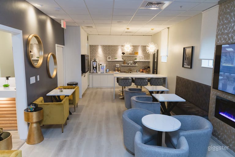  Open Desk Meeting Room 