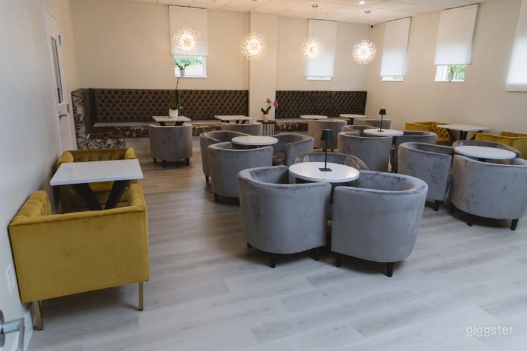  Open Desk Meeting Room 