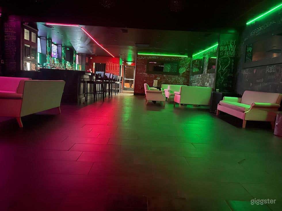 Bar with pool table #7111 Sherman Oaks Photo 4