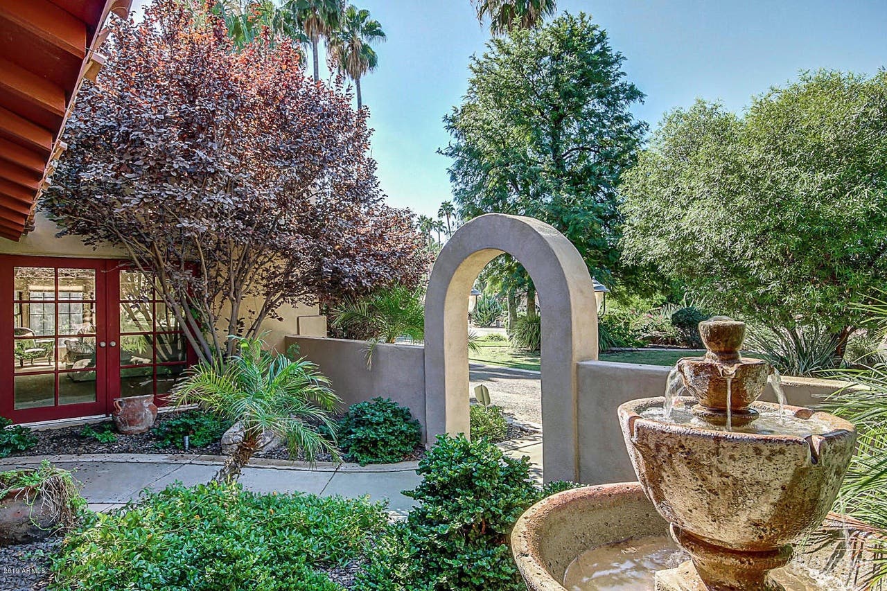 Beautiful Courtyard in front of the house which sits on the Orange Tree Golf Course! 