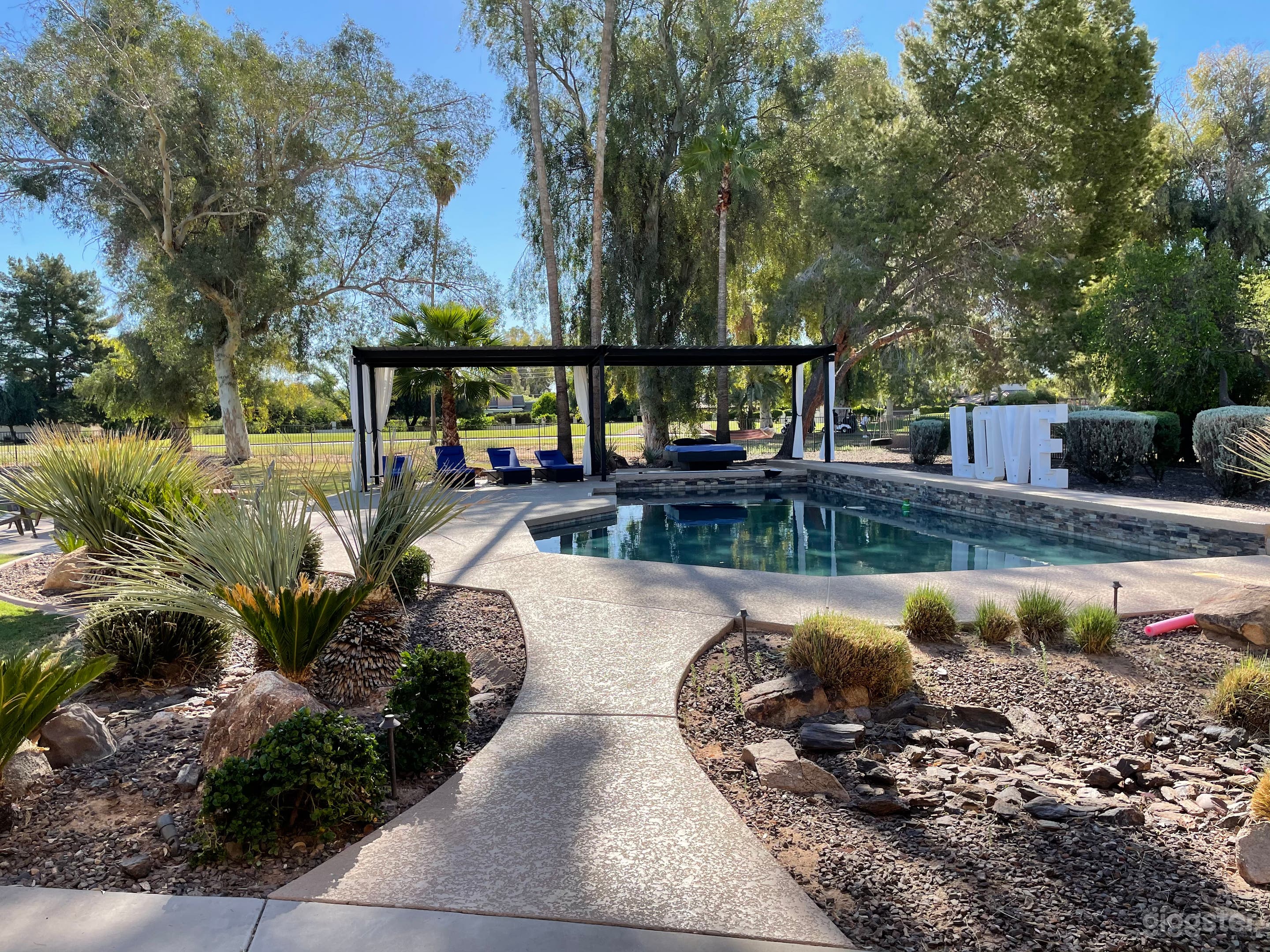 Beautiful Home on Orange Tree Golf Course 1.1 acre Photo 4