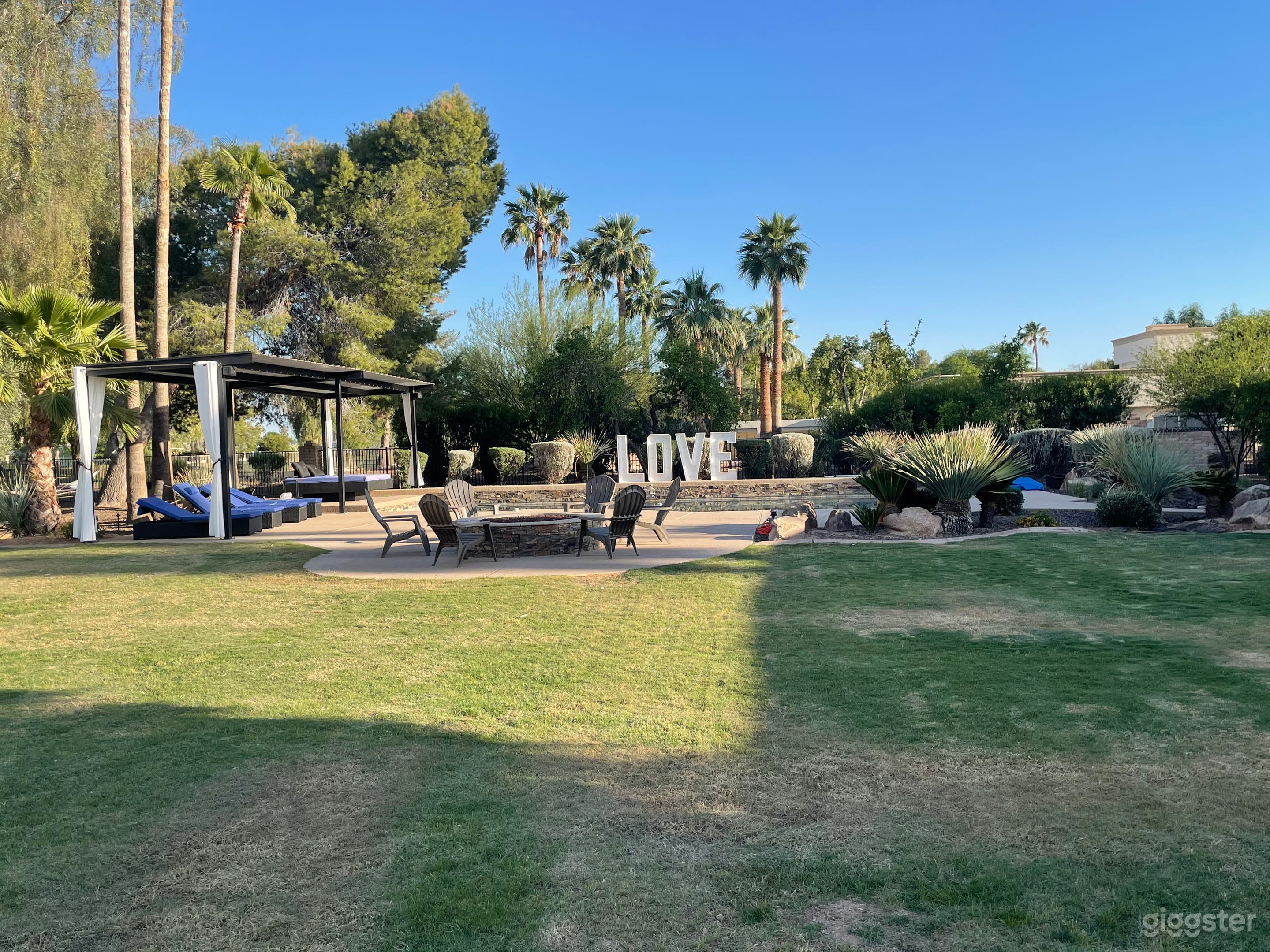 Beautiful Home on Orange Tree Golf Course 1.1 acre Photo 2