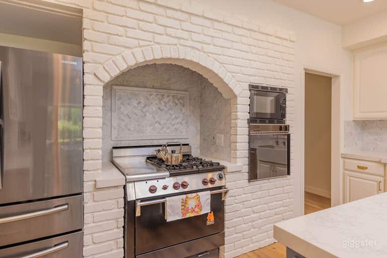  5BR 29+ Acre Upper Ojai Modern Ranch -Pink Moment- 