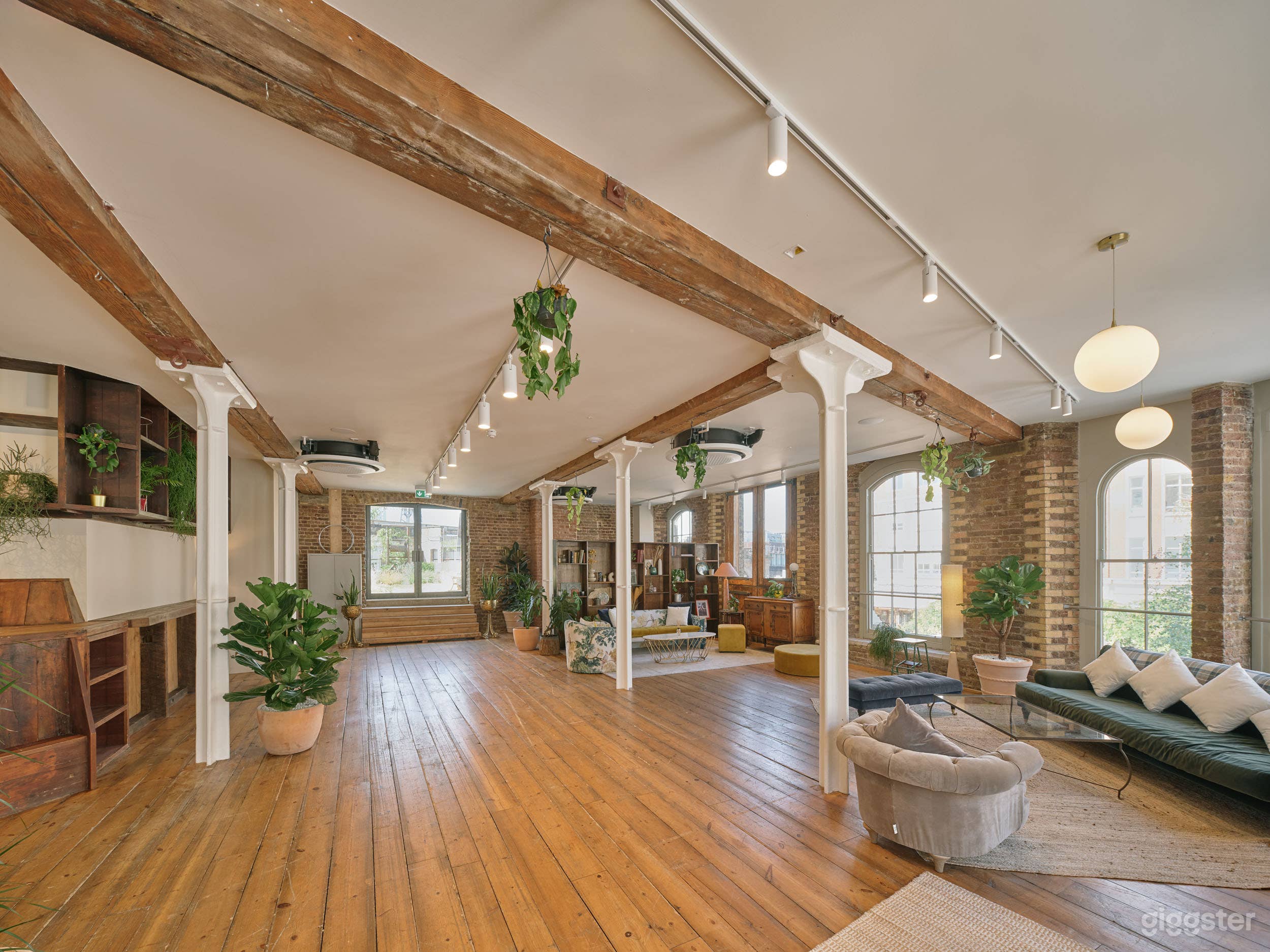 Menier Lounge Photo 3