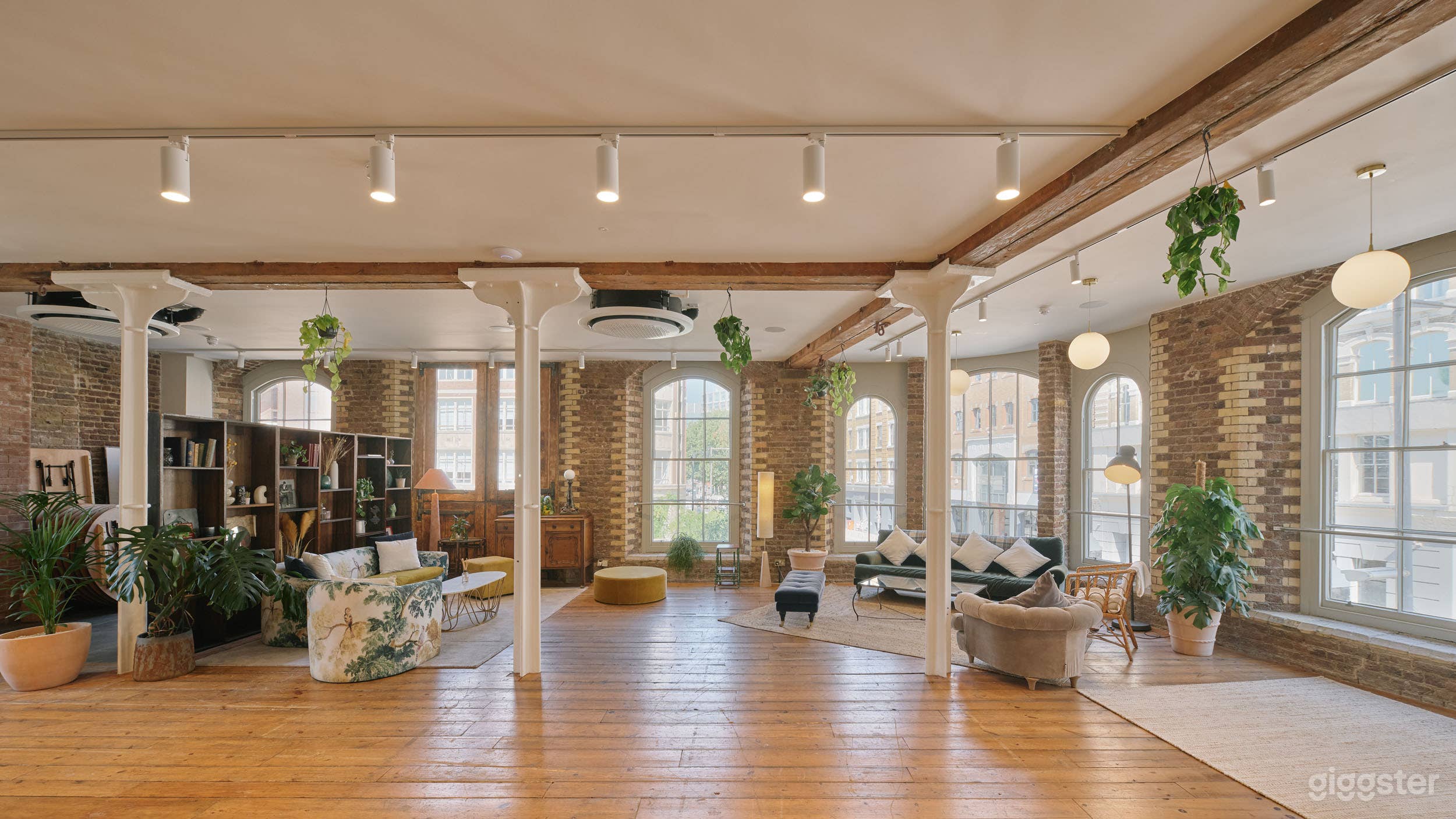 Menier Lounge Photo 4