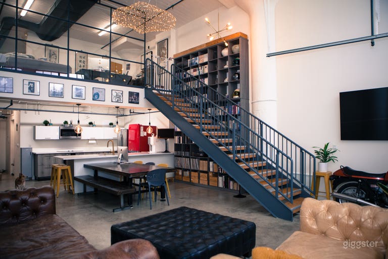  Stairway with book case 