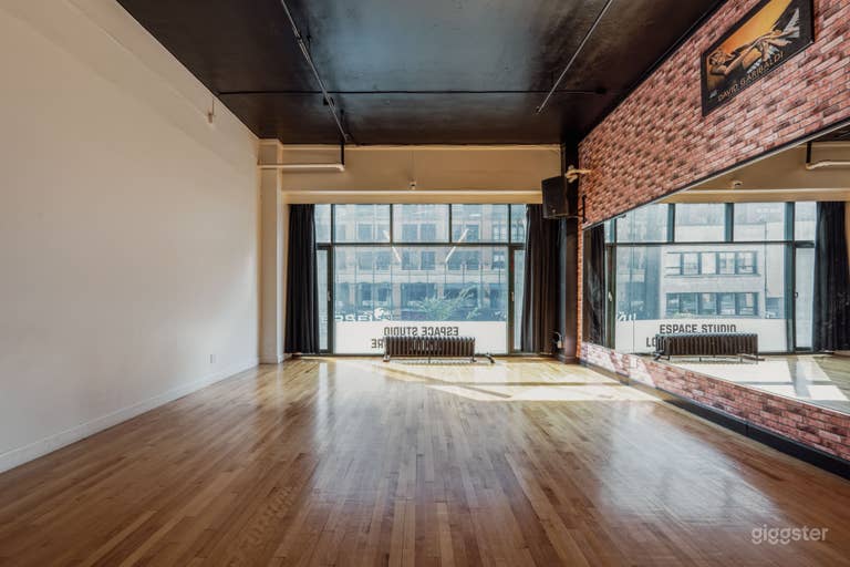  Warm And User Friendly Studio (126) 