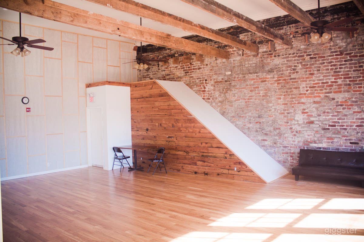 Studio 1 with Natural Light Photo 4