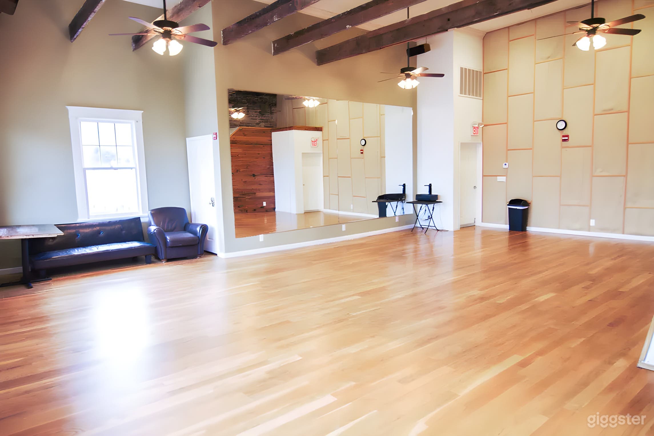 Studio 1 with Natural Light Photo 2