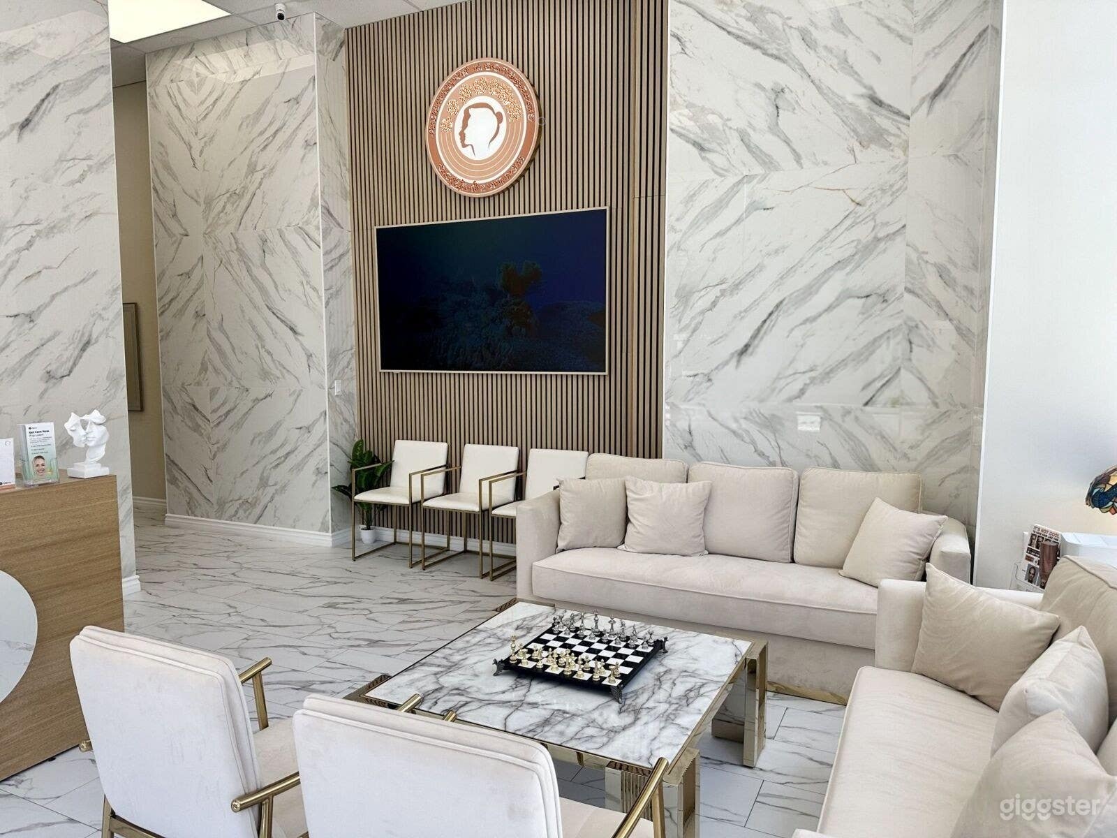 Modern Medical Doctor Office Photo 2