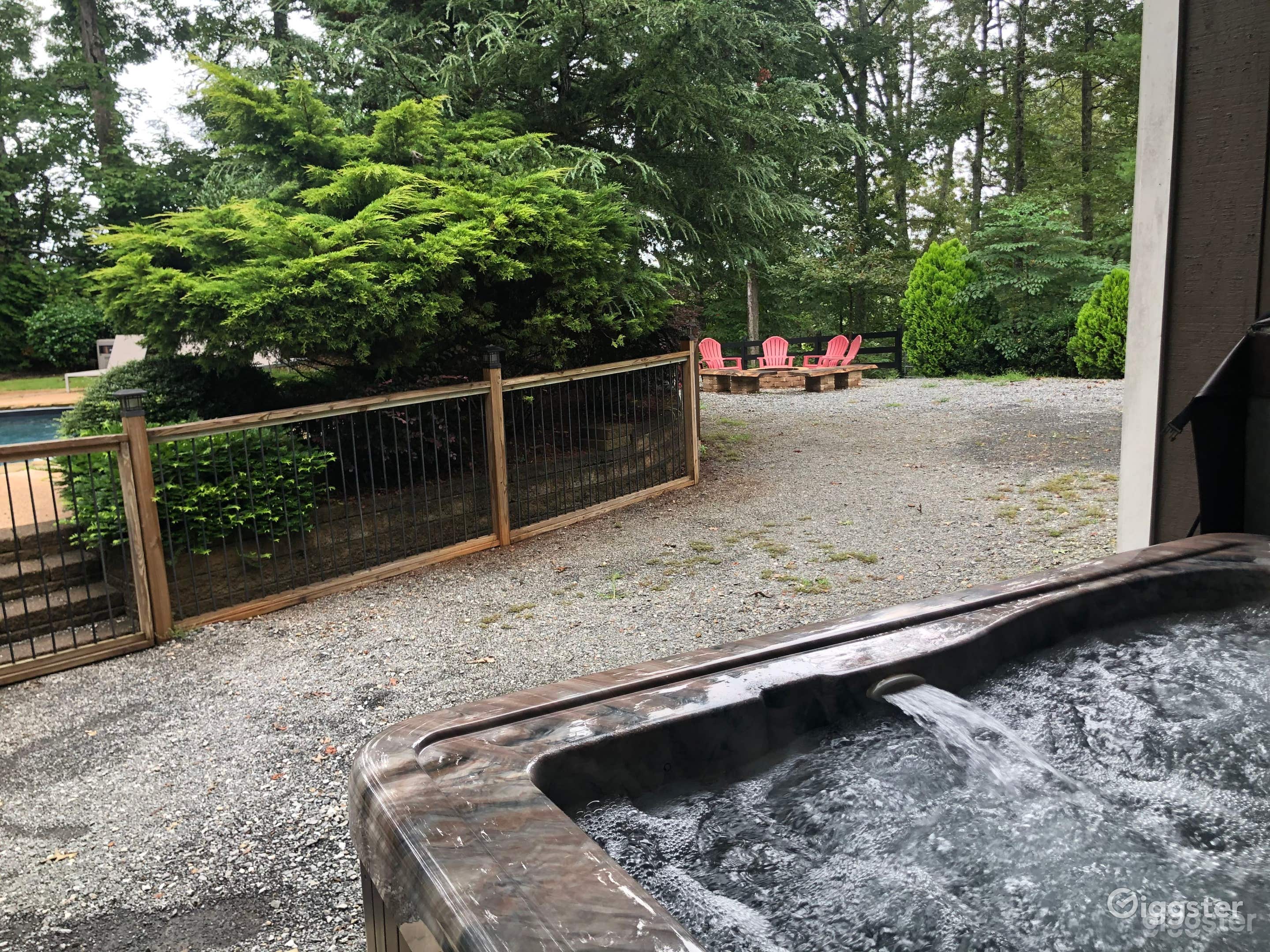 Pool and Hot tub in a Scenic Haven  Photo 4