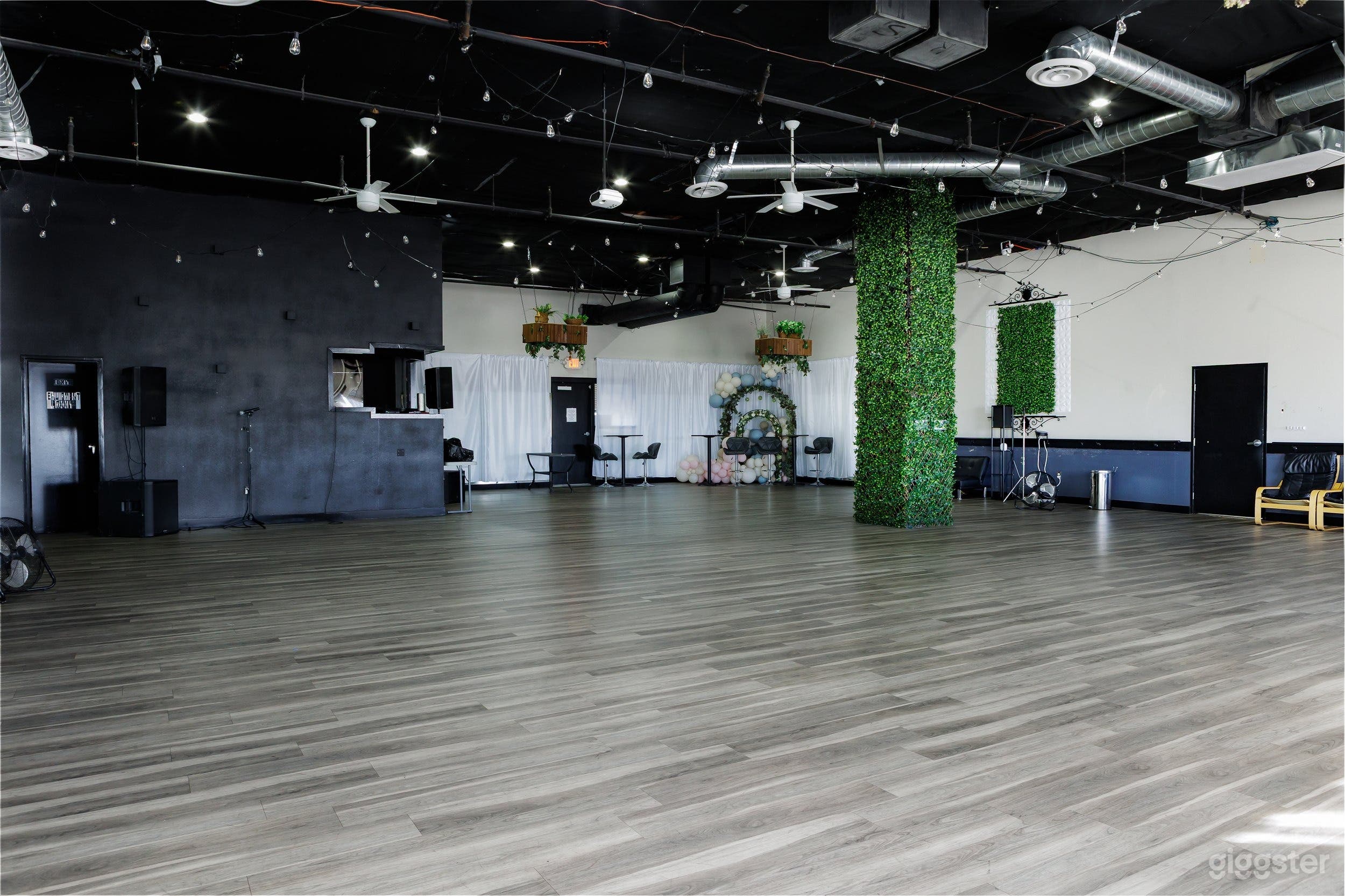 Curtains and extra furniture removeable, private entrance