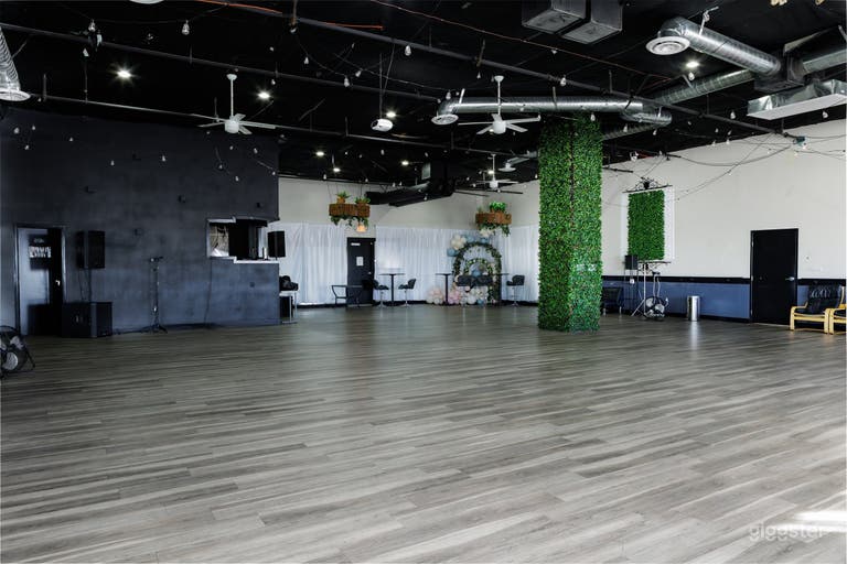  Curtains and extra furniture removeable, private entrance 