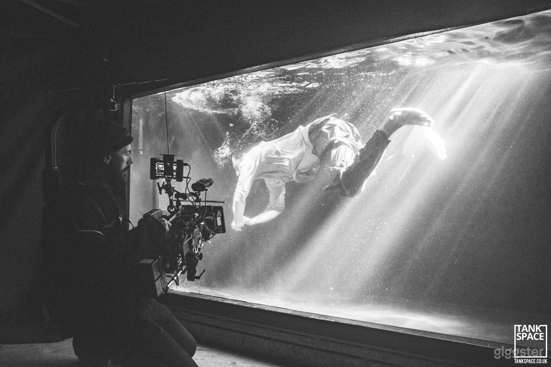 Rain &amp; Underwater Studio Photo 1