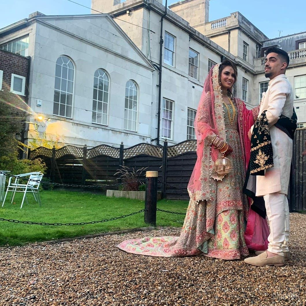 Bright Outdoor Garden and Venue for Events Photo 2