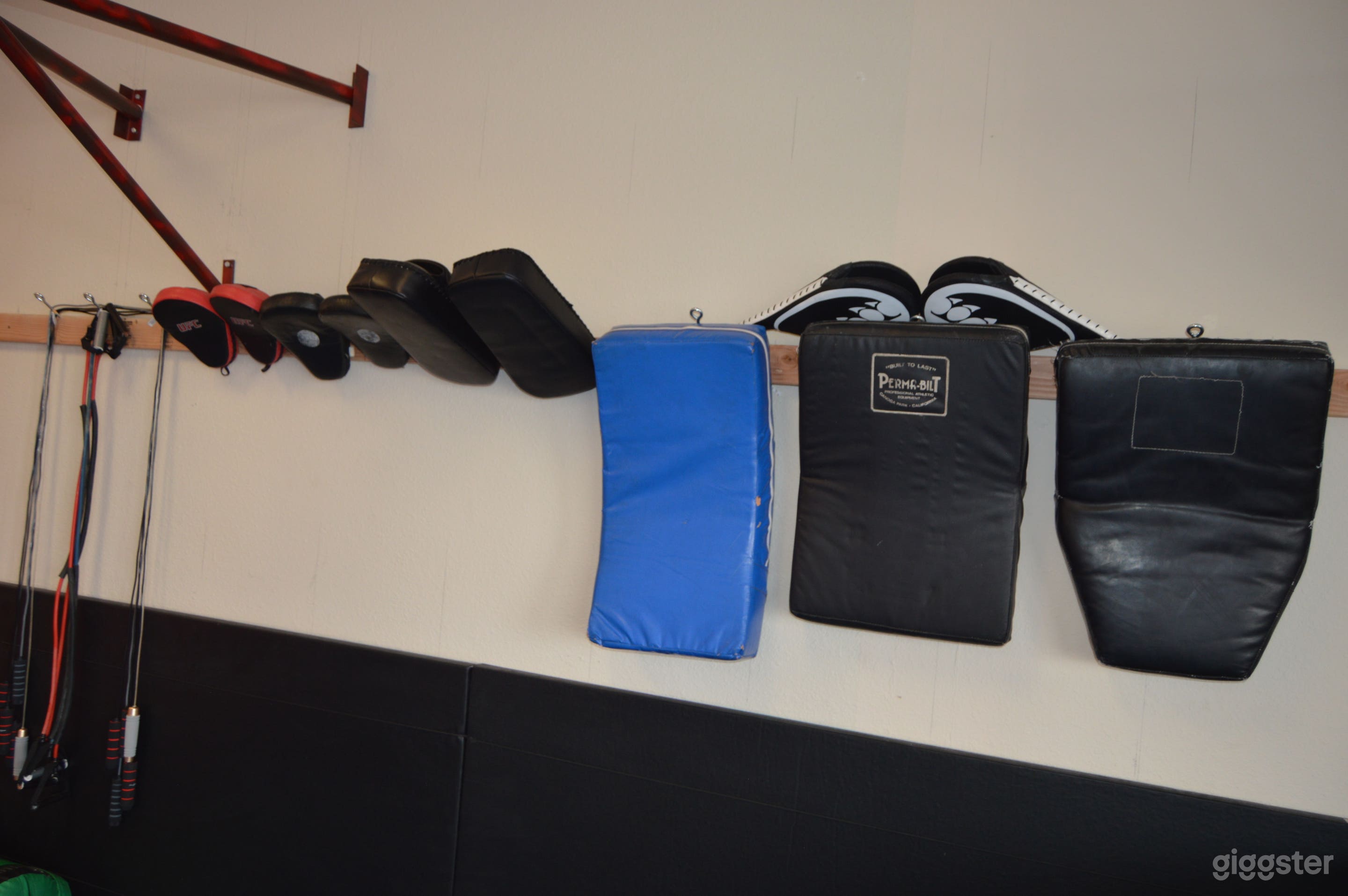 FULLY EQUIPED MARTIAL ARTS GYM FOR RENT Photo 3