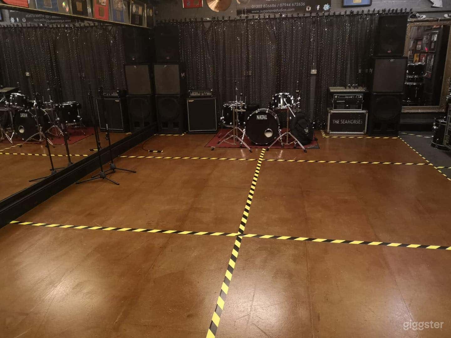 The Spacious Dance Studio for Rehearsals Photo 1